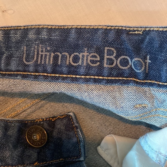 Calving Klein Ultimate Boot jeans. Size 0 - Picture 6 of 6